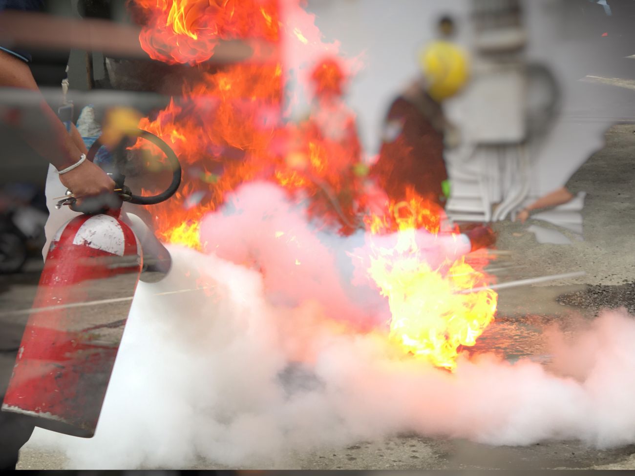 Zagrożenia pożarowe w zakładzie – systemy detekcji i gaszenia