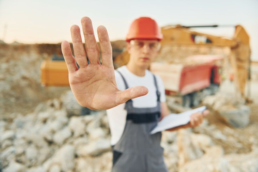 Zabezpieczenie wykopów i prac ziemnych – zagrożenia zawaleń