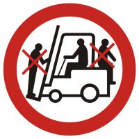 Znak zakaz przewozu osób na urządzeniach transportowych