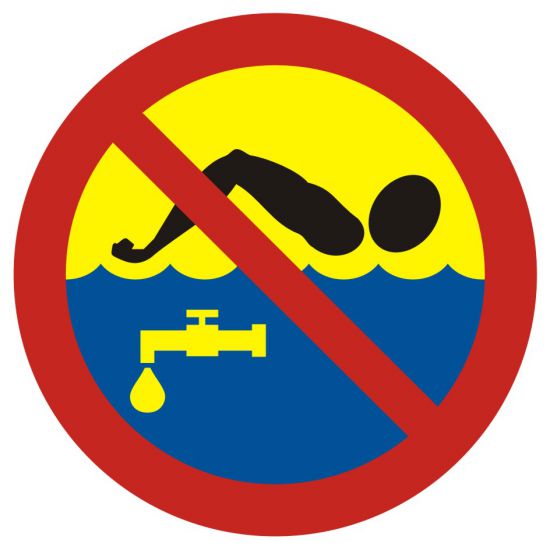 Tablica - kąpiel zabroniona - woda pitna